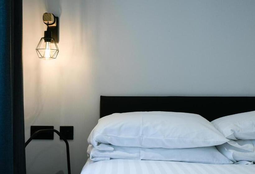 اتاق استاندارد, The Righ