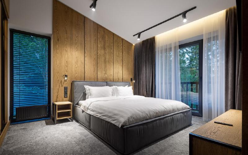 کلبه ییلاقی, Apartel Skhidnytsya