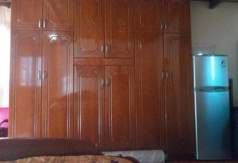 اتاق استاندارد سه تخته با بالکن, Villa Nano