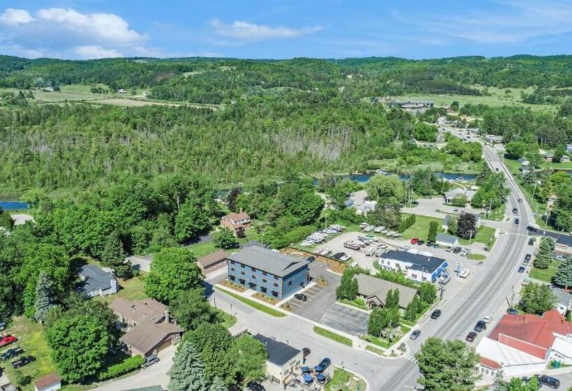 2 Bedroom Apartment with Views, The Birches