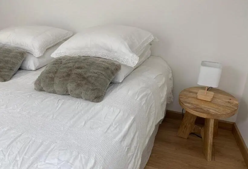 キングサイドベッドのスタンダードワンルーム, Chambre D Hôtes Indépendante Les Agaphantes