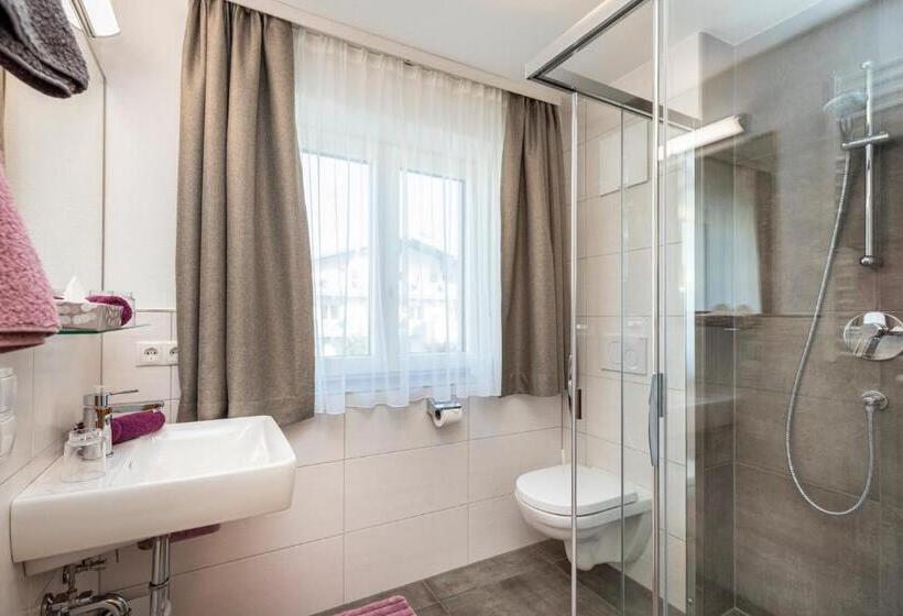 Family Room, D Hoamatliab