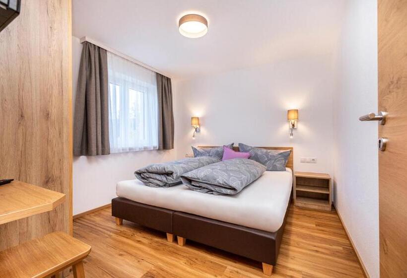 Family Room, D Hoamatliab