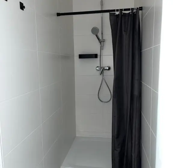 Quarto Standard Individual Casa de Banho Partilhada, D10 Pension