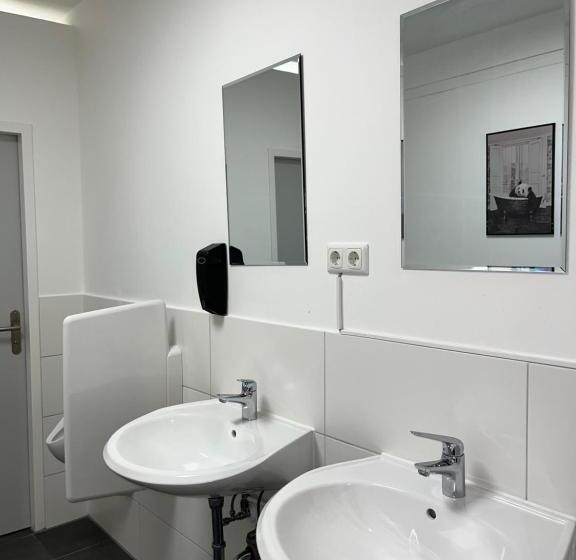 バスルーム共有のシングルスタンダード, D10 Pension