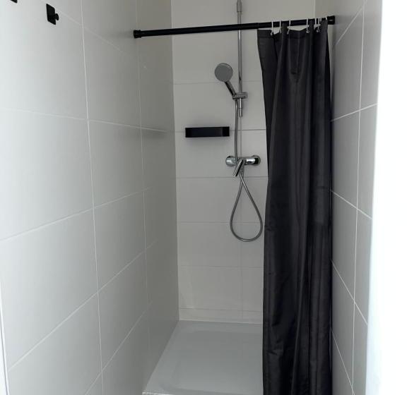 バス共有のスタンダードルーム, D10 Pension