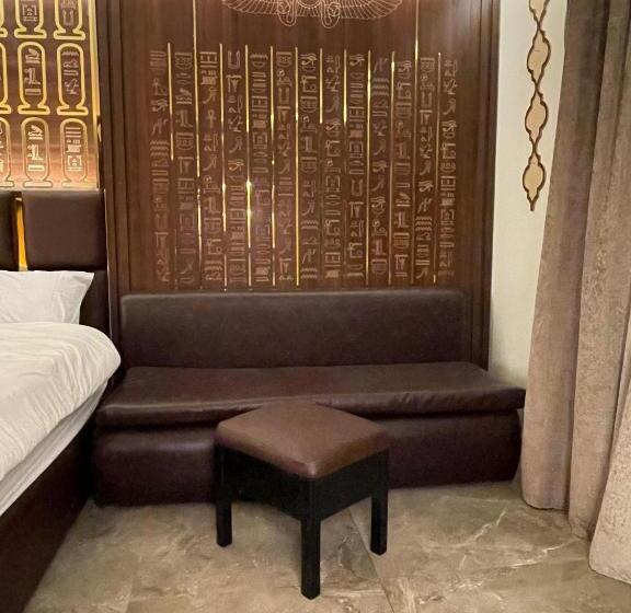 Economy Triple Room, Comfort Inn Sphinx View