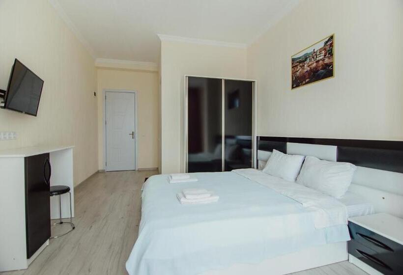 اتاق استاندارد با بالکن, Mimino Hotel Batumi