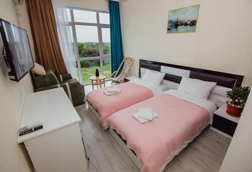 اتاق کلاسیک سه تخته, Mimino Hotel Batumi