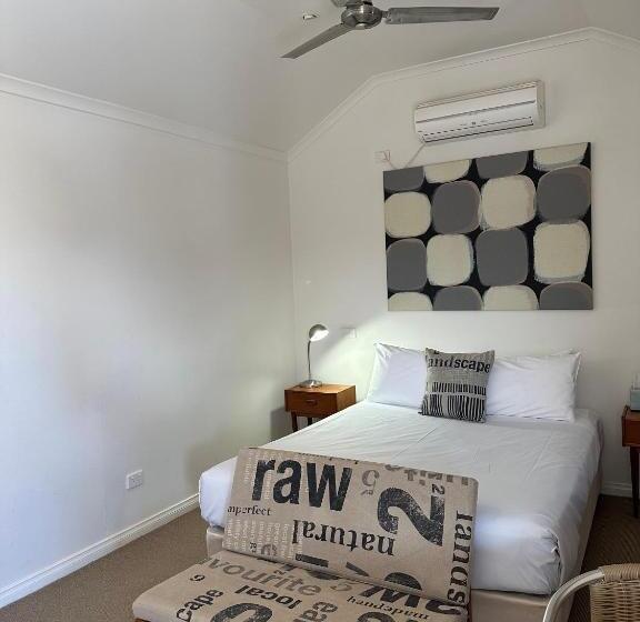 标准间, Parachilna Overflow Accommodation