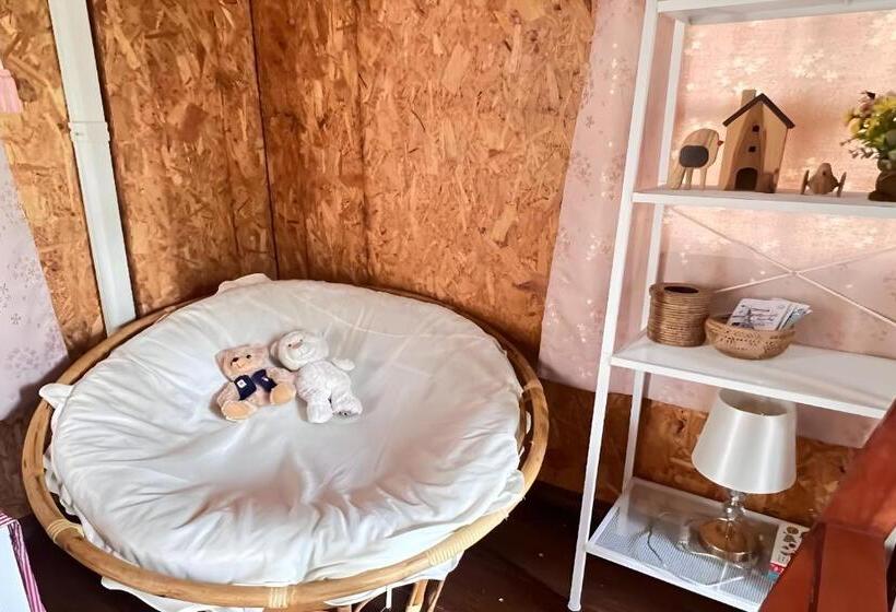 חדר משפחתי, Rat Min House