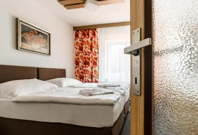 2 Bedroom Family Apartment with Views, Retro Hotel Jiskra