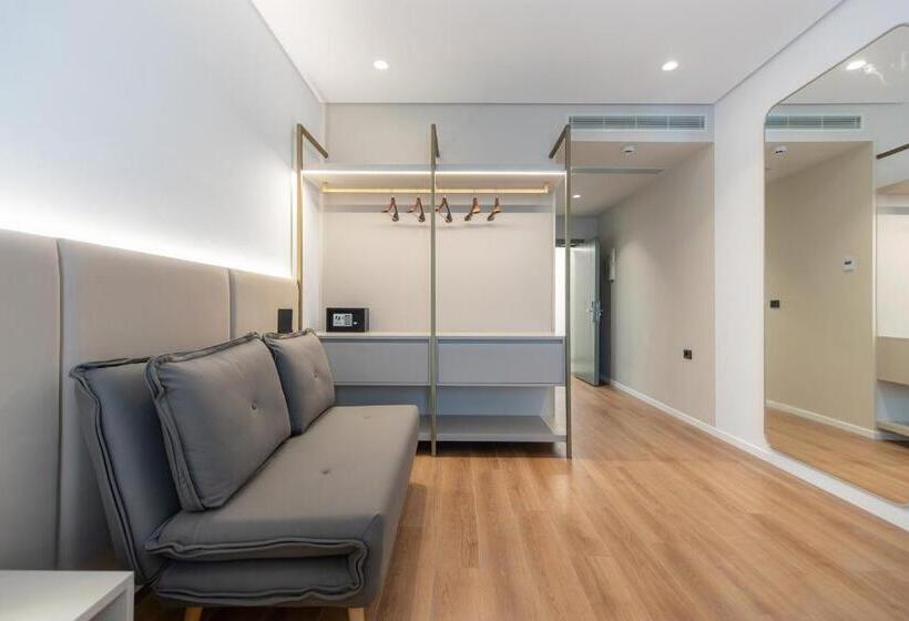 חדר סטנדרט לשלושה, Morina Beach