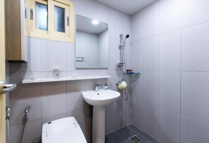 Family Room, Jayouhaneun Private House