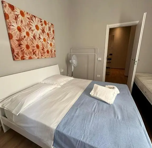 اتاق استاندارد با سرویس بهداشتی مشترک, Redamare Suites