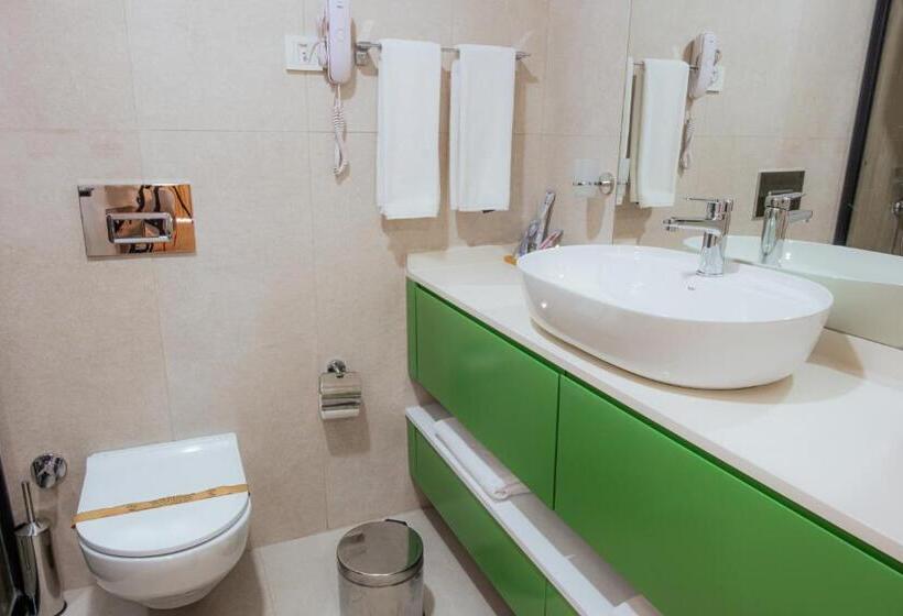 带大床的套房, Regenesis Hotel & Spa