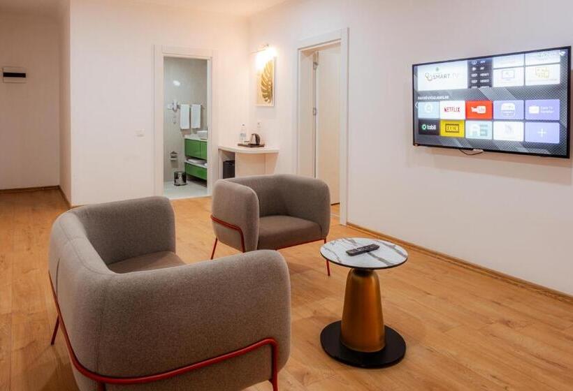 带大床的套房, Regenesis Hotel & Spa