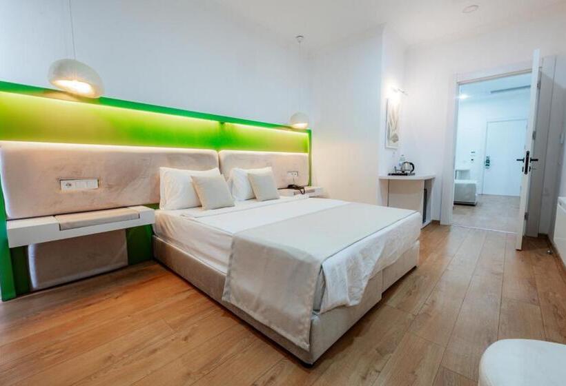 小型套房, Regenesis Hotel & Spa