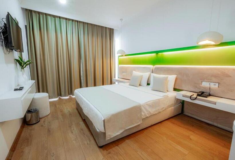 小型套房, Regenesis Hotel & Spa