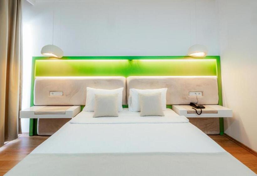 小型套房, Regenesis Hotel & Spa