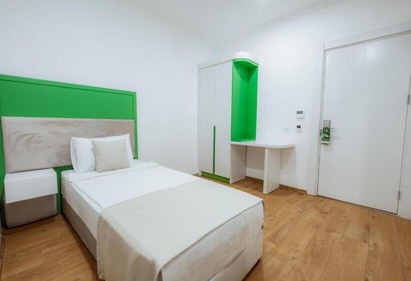 小型套房, Regenesis Hotel & Spa