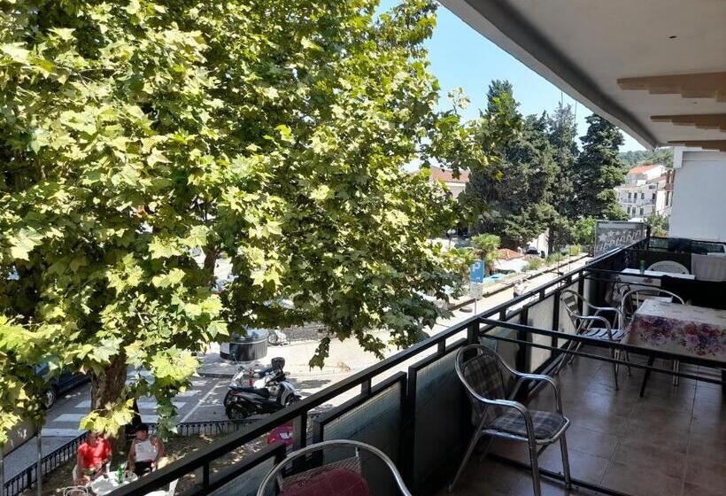 اتاق استاندارد سه تخته با بالکن, Ulpiana   Apartments,rooms,hostel