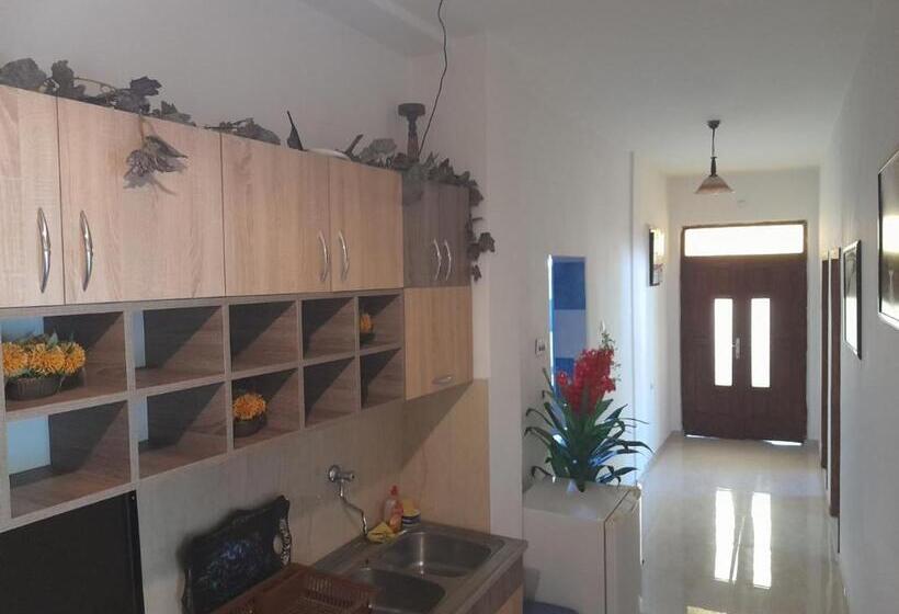 اتاق استاندارد با بالکن, Ulpiana   Apartments,rooms,hostel