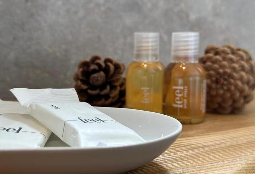 غرفة قياسية مزوَّدة بشُرفة, Esplora Lake House