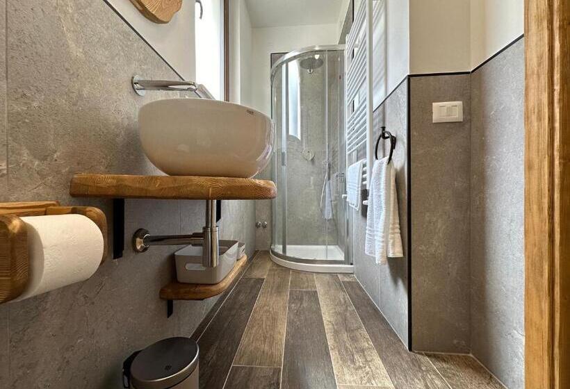 غرفة قياسية مزوَّدة بشُرفة, Esplora Lake House