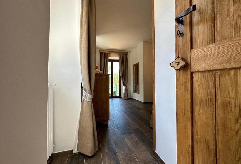 غرفة قياسية ثلاثية, Esplora Lake House