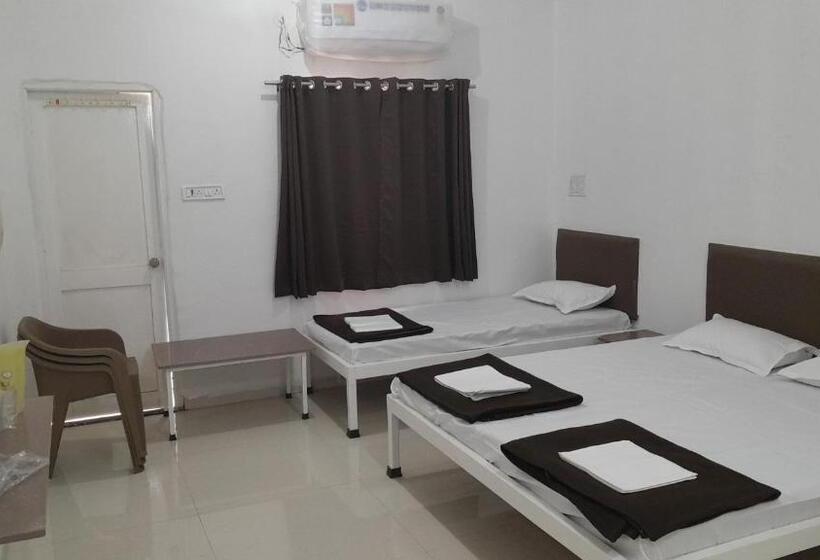 豪华三人间, Gulati Suites