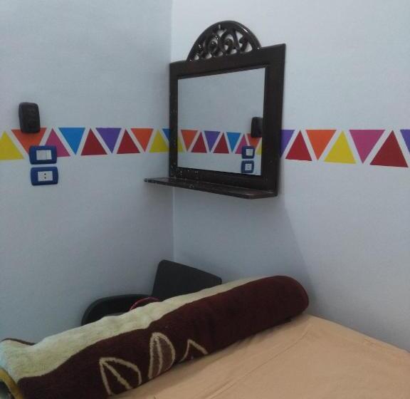 اتاق استاندارد یک نفره, Baba Dool