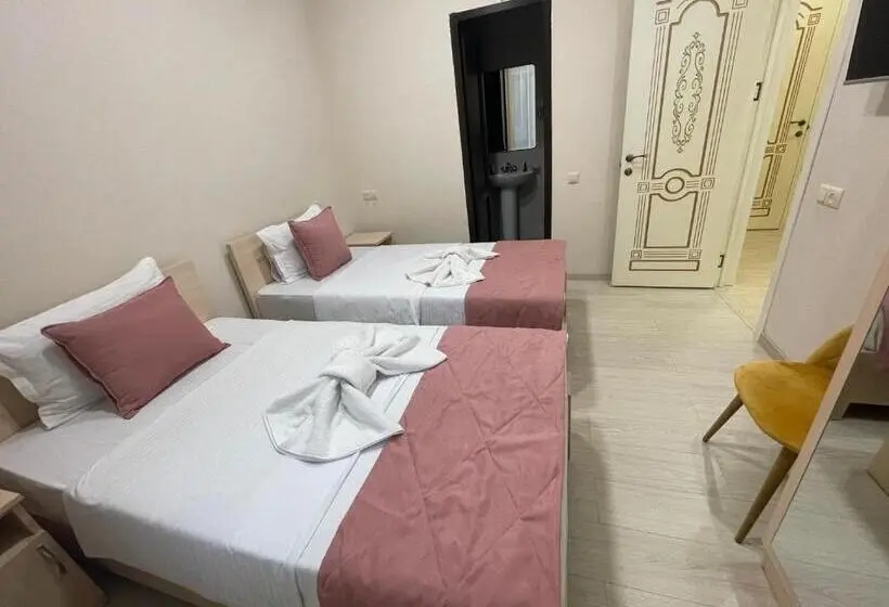 2ベッドスイートルーム, Kamar Hotel Ijevan