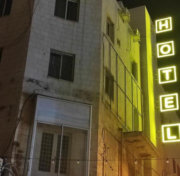 اتاق استاندارد سه نفره, Orient