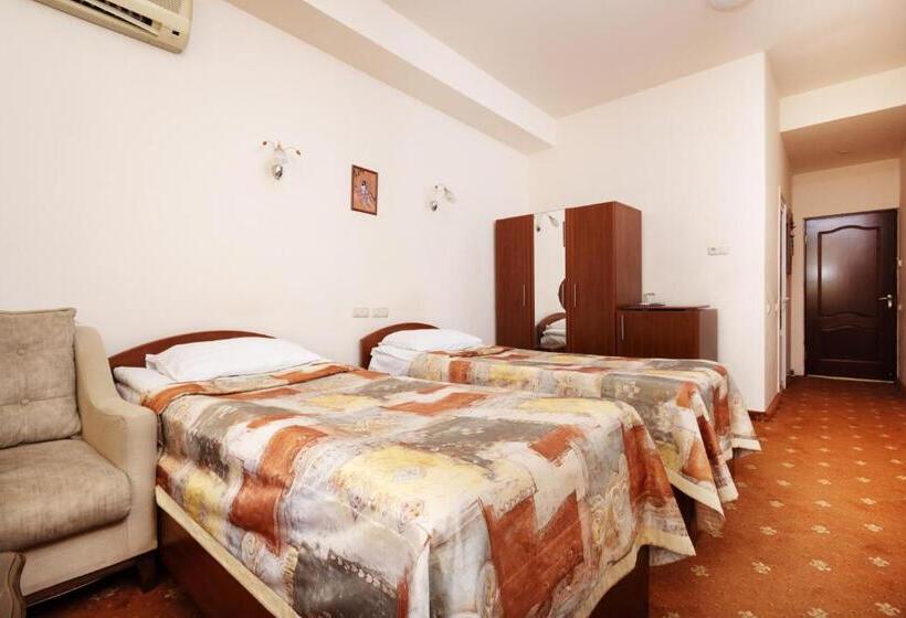 共用房间的床, Arzni Health Resort