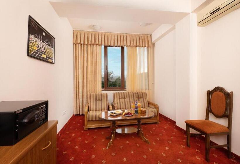 家庭间, Arzni Health Resort