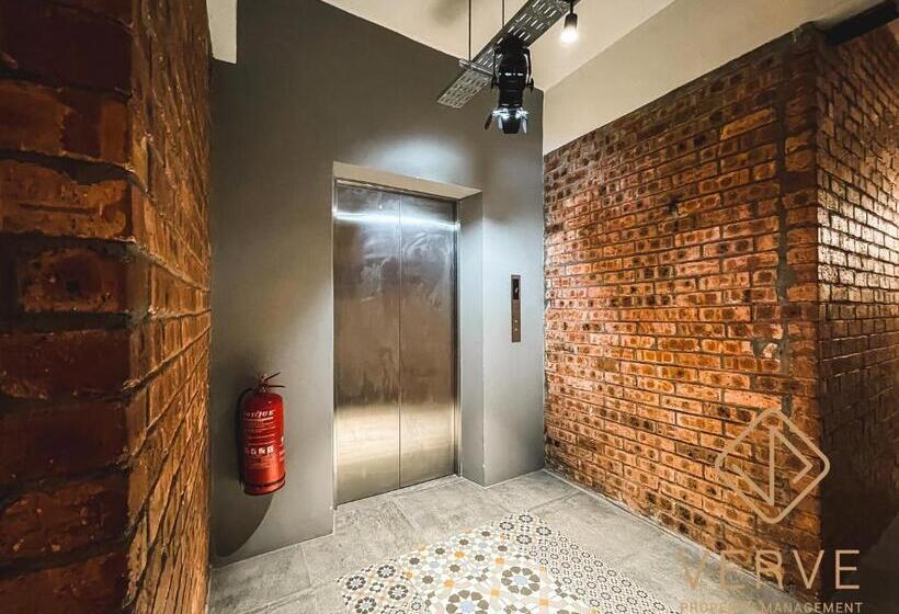 デラックスルーム, Brick Box