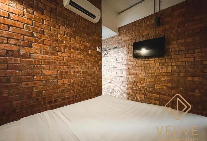 디럭스 룸, Brick Box