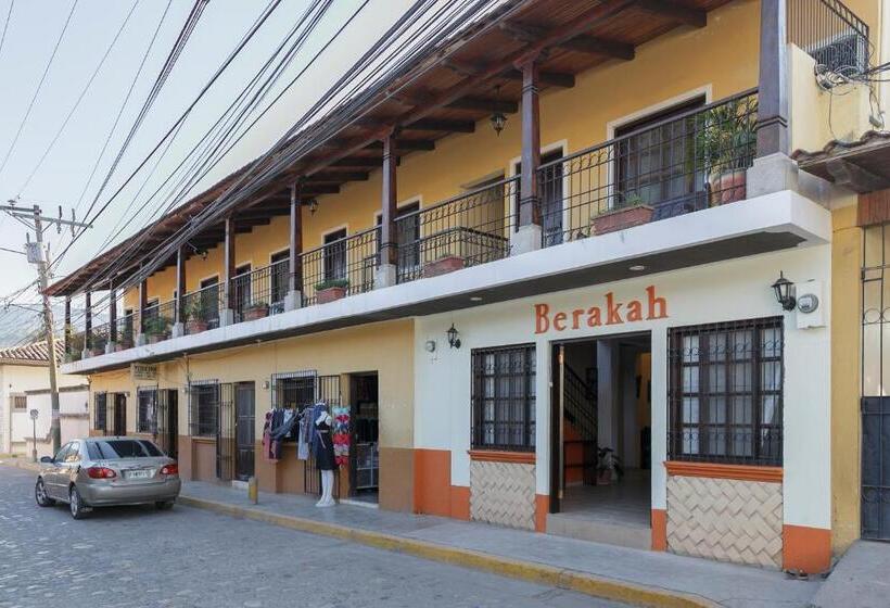 اتاق خانوادگی, Berakah B&b  Central Park