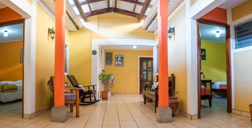 اتاق ساده سه‌ نفره, Berakah B&b  Central Park