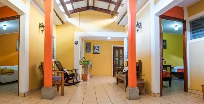 اتاق ساده سه نفره, Berakah B&b Central Park