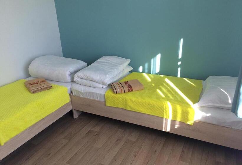 اتاق استاندارد با سرویس بهداشتی مشترک, Kbh Karakol Based Hostel