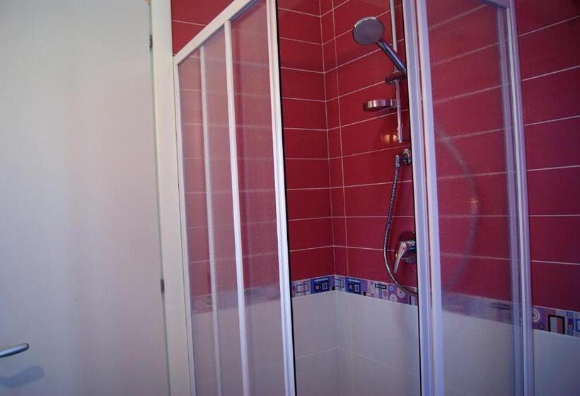 غرفة قياسية ثلاثية مطلة علي الحديقة, B&b Apollonia