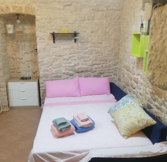 استودیو استاندارد با تخت کینگ, Unique White Stone Studio