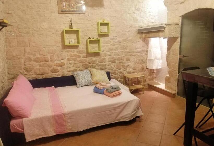 استودیو استاندارد با تخت کینگ, Unique White Stone Studio