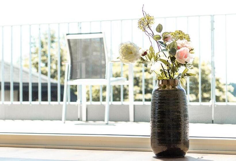 جناح جونيور ديلوكس, Weiß