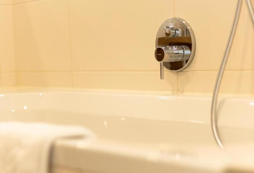 جناح جونيور ديلوكس, Weiß