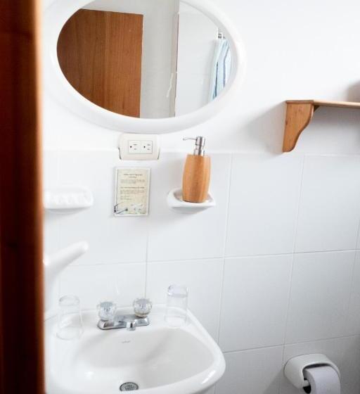 اتاق سه نفره سوپریور با چشمانداز دریا, Hostal Santa Maria