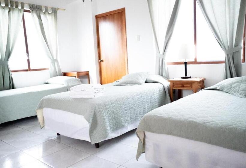 اتاق سه نفره سوپریور با چشمانداز دریا, Hostal Santa Maria