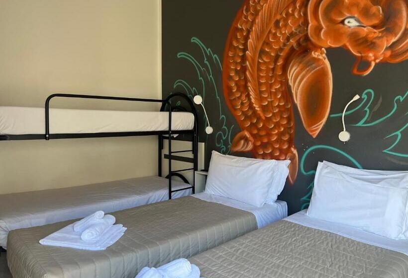 带阳台标准四人间, X